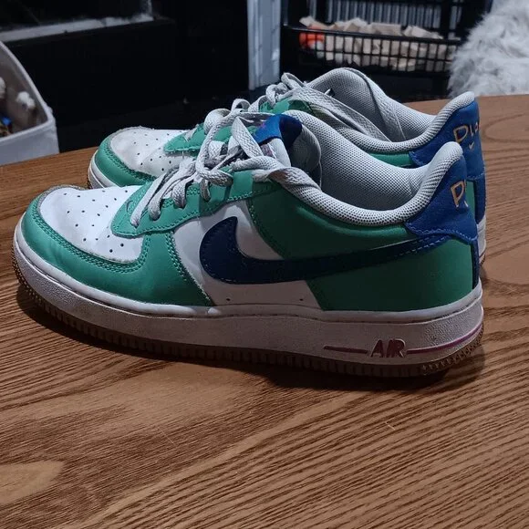 Nike Girl's White Green Air Force 1 Lv8 Casual Athletic Sneaker Size 4.5 - Picture 2 of 4